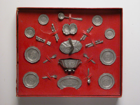 Miniature dinner service