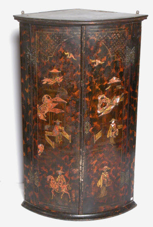 Corner cupboard