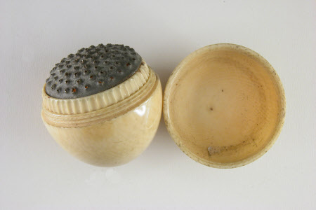 Nutmeg grater