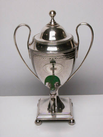 Hot water urn
