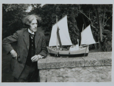 Charles Wade and model boat 'John Silver'