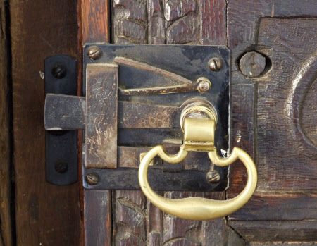 Door latch