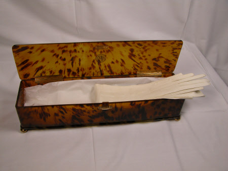 Glove box
