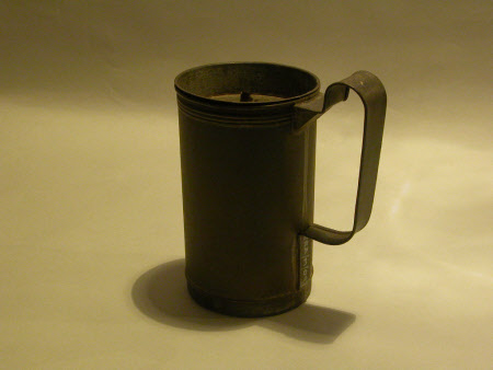 Flour dredger