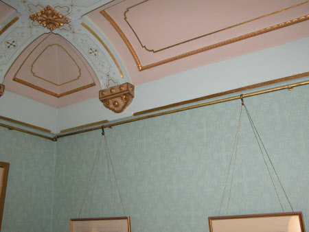 Picture rail