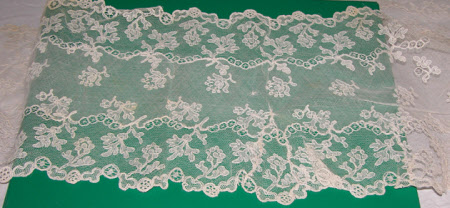 Lace collar