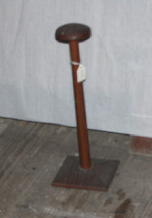Wig stand