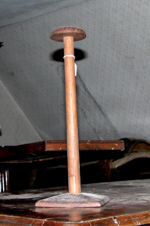 Wig stand