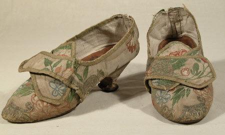 Shoe