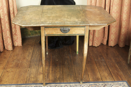 Pembroke table