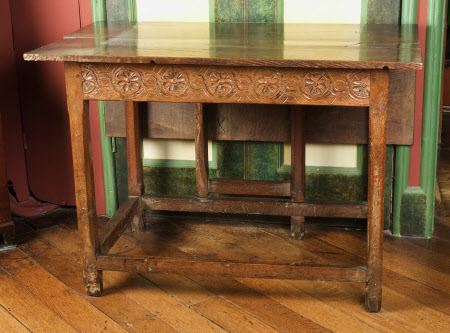 Folding table