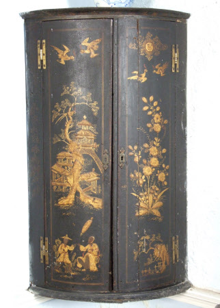Corner cupboard