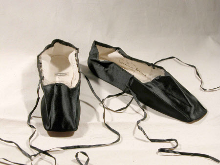 Lady's evening shoe