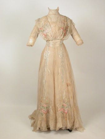 Dress 1365218 | National Trust Collections