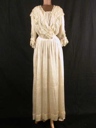 Dinner gown 1364293.1 | National Trust Collections