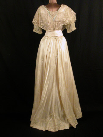 Gown 1365322 | National Trust Collections