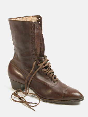 Lady's skating boot