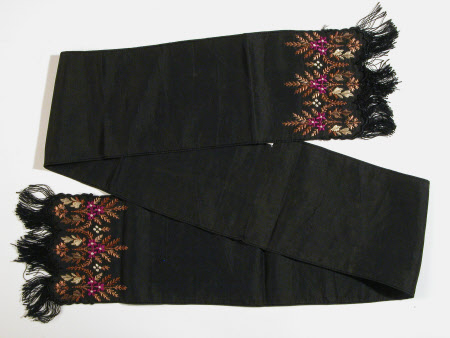 Lady's cravat
