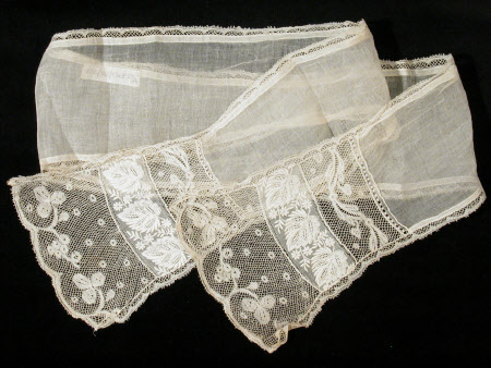 Lady's cravat