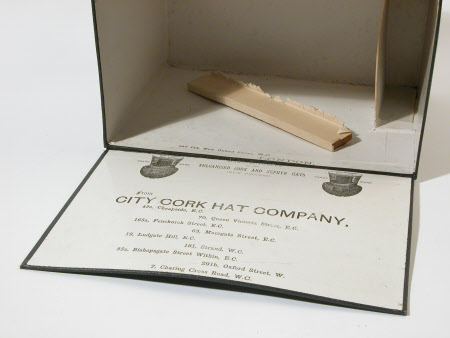Top hat box