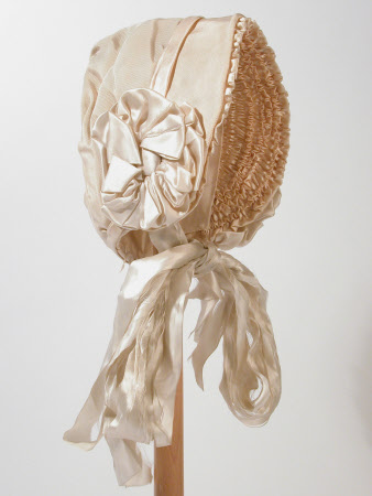 Girl's bonnet