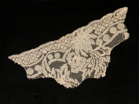 Lace fragment