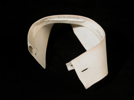 Nurse's collar