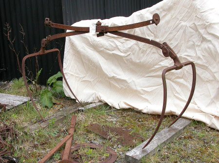 Hay lifter
