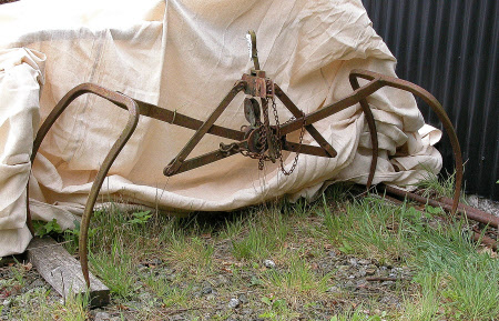 Hay lifter