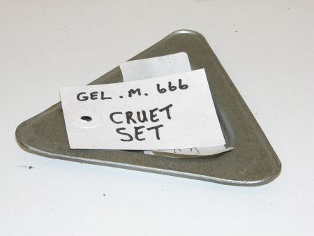 Cruet stand
