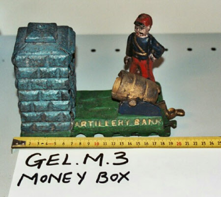 Mechanical money box