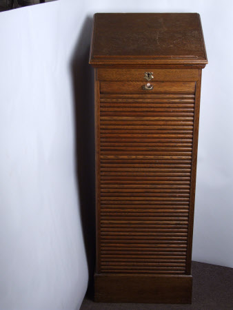 Pedestal cabinet