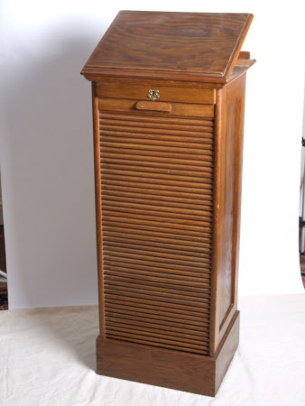 Pedestal cabinet