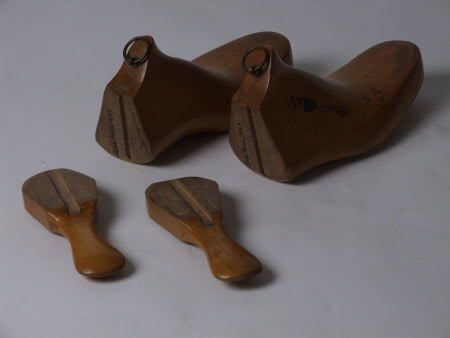 Shoe tree part