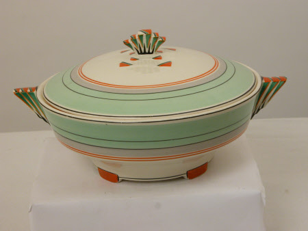 Vegetable dish and cover
