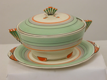 Vegetable dish and cover