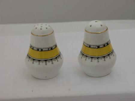 Salt pot