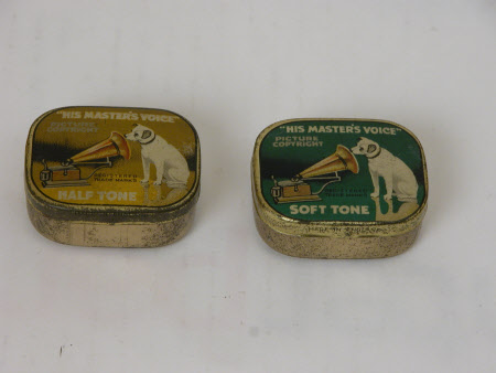 Gramophone needles box