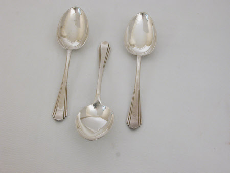 Serving spoon