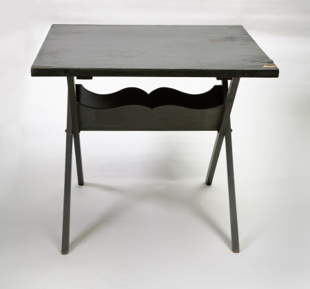 Folding table