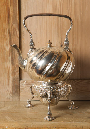 Tea kettle