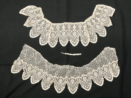 Lace collar