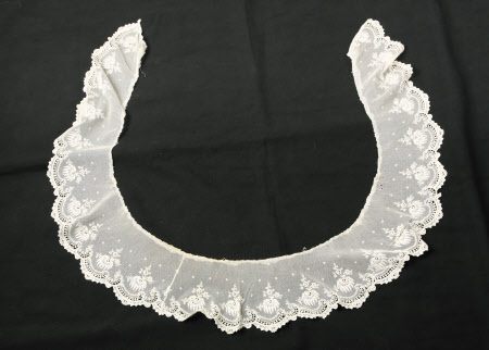 Lace collar