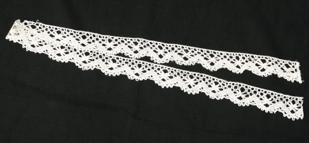 Lace collar