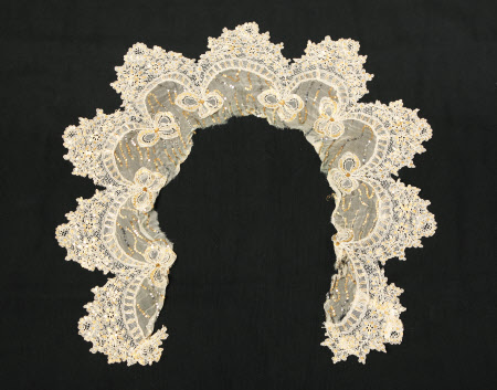 Lace collar
