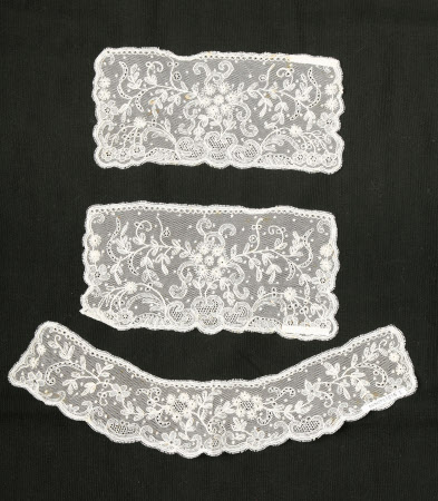 Lace collar