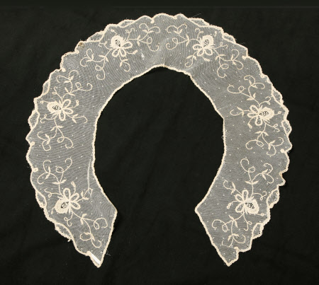 Lace collar