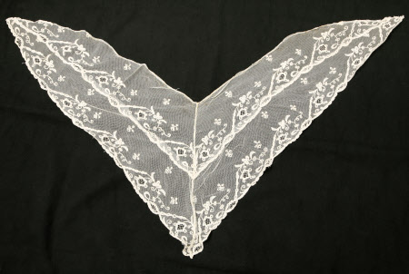 Lace collar