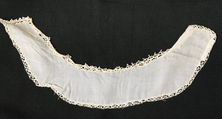 Lace collar