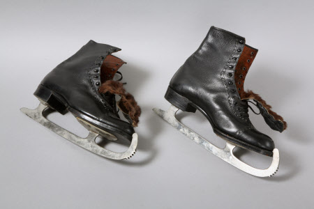 Ice skating boot